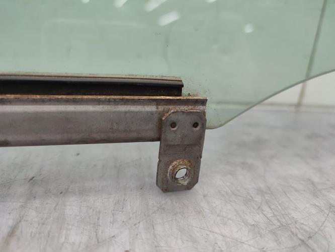 Vitre avant droit SUZUKI SWIFT 3 Diesel