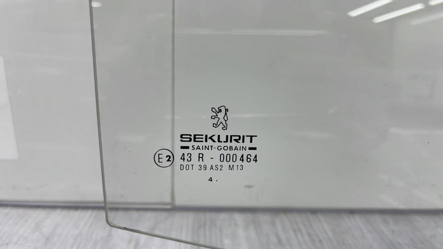 Vitre avant droit PEUGEOT 106 PHASE 1 Essence