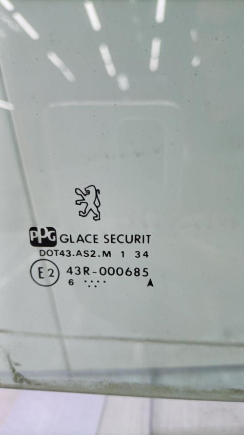 Vitre avant droit PEUGEOT 406 PHASE 1 Diesel