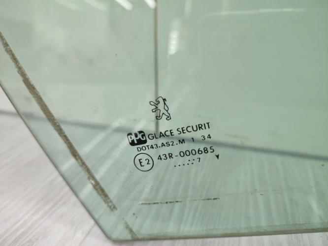 Vitre avant droit PEUGEOT 406 PHASE 1 Diesel