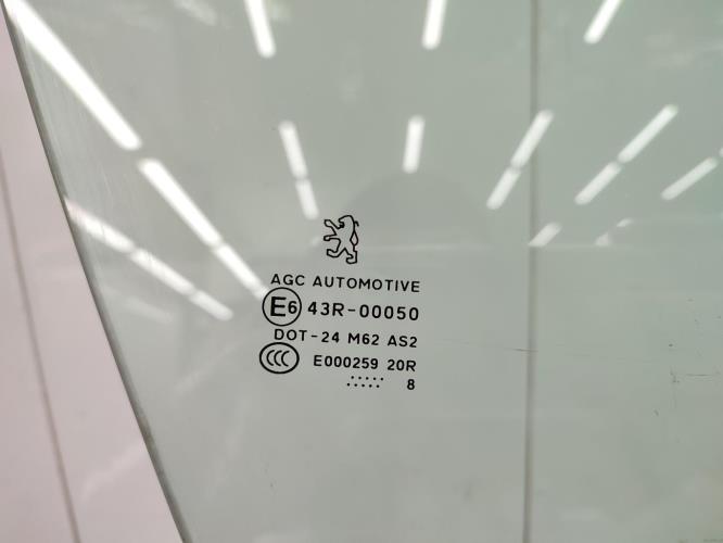 Vitre avant droit PEUGEOT 307 PHASE 2 CABRIOLET Diesel