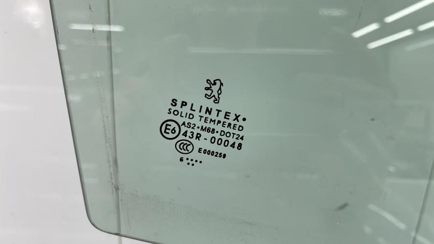 Vitre avant droit PEUGEOT 307 PHASE 1 Essence