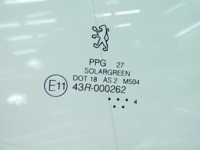 Vitre avant droit PEUGEOT 407 PHASE 1 BREAK Diesel