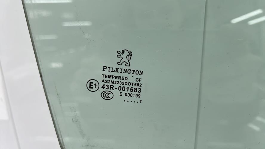 Vitre avant droit PEUGEOT 207 PHASE 1 Essence