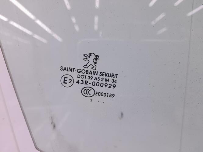 Vitre avant droit PEUGEOT 308 1 SW PHASE 2 BREAK Diesel