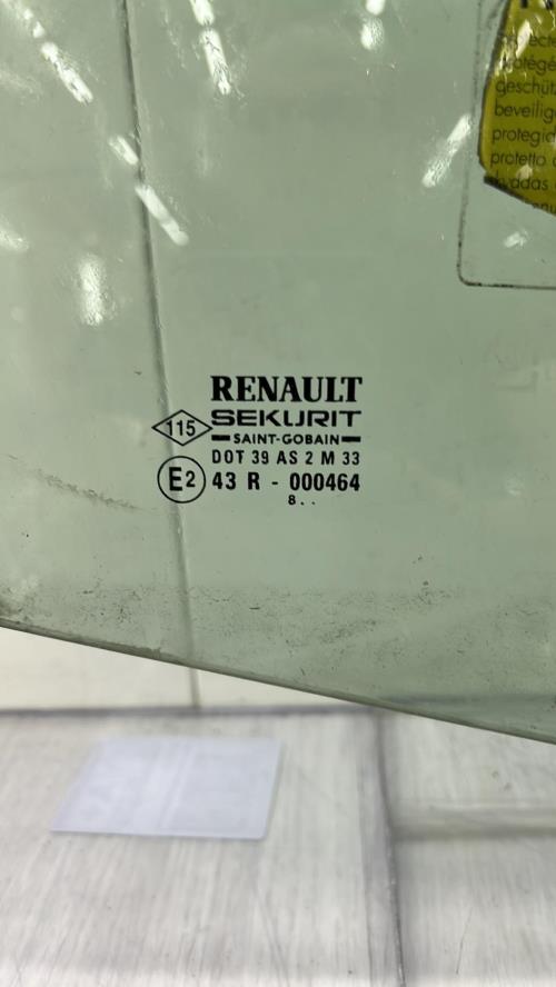 Vitre avant droit RENAULT CLIO 2 PHASE 1 Essence