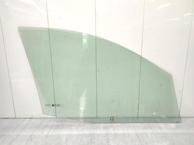 Vitre avant gauche FORD FIESTA 5 PHASE 1 Diesel