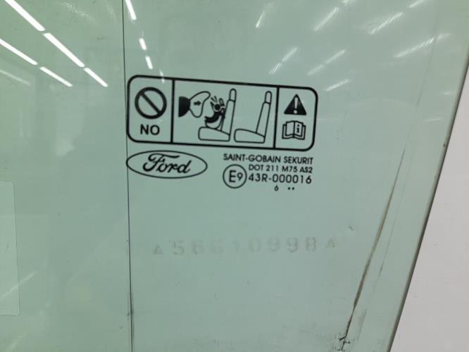 Vitre avant gauche FORD FOCUS 2 PHASE 1 Diesel
