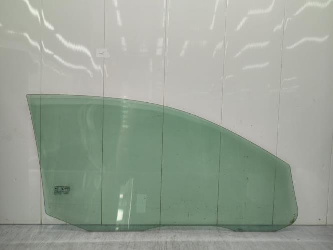 Vitre avant gauche FORD FOCUS 2 PHASE 1 Diesel