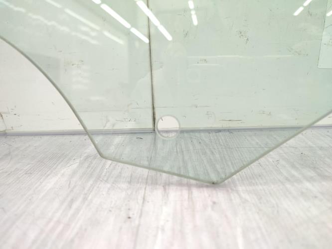 Vitre avant gauche FORD FIESTA 6 PHASE 1 Diesel