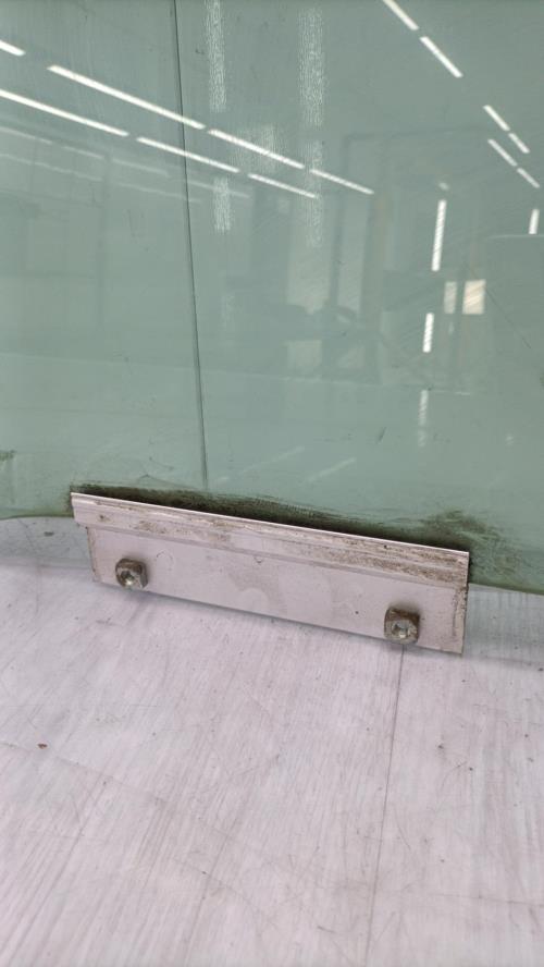 Vitre avant gauche VOLVO V 40 1 PHASE 2 BREAK Diesel