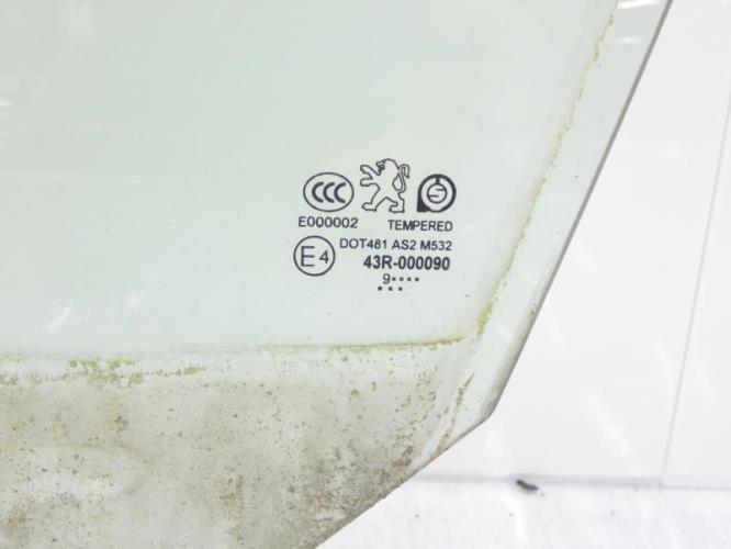 Vitre avant gauche PEUGEOT 206+ Diesel