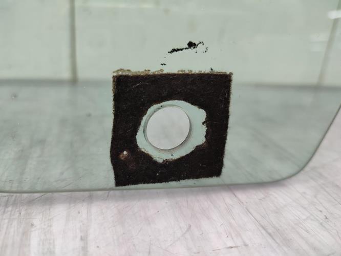 Vitre avant gauche FIAT GRANDE PUNTO Diesel