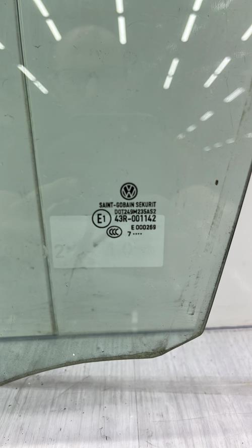 Vitre avant gauche VOLKSWAGEN POLO 4 PHASE 2 Diesel