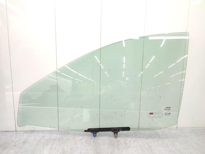 Vitre avant gauche NISSAN ALMERA TINO PHASE 2 Essence