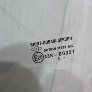 Vitre avant gauche DACIA SANDERO 1 Diesel