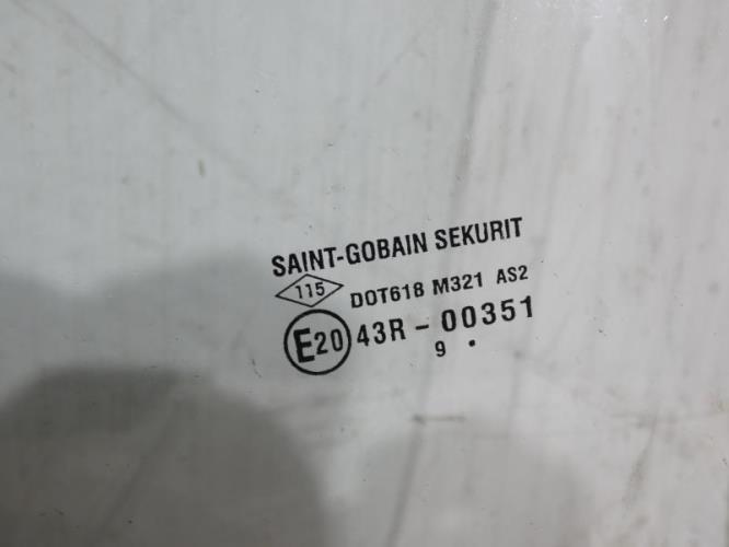 Vitre avant gauche DACIA SANDERO 1 Diesel