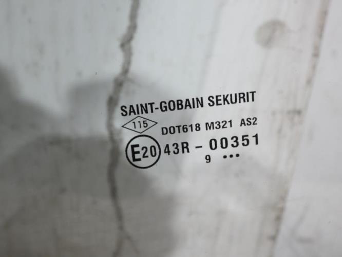 Vitre avant gauche DACIA SANDERO 1 Diesel