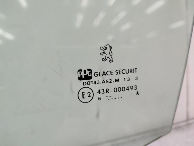 Vitre avant gauche PEUGEOT 306 PHASE 1 Essence