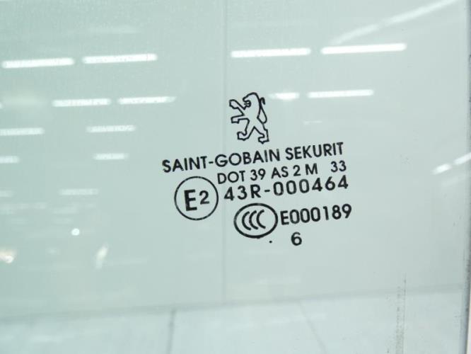 Vitre avant gauche PEUGEOT 307 PHASE 1 Diesel