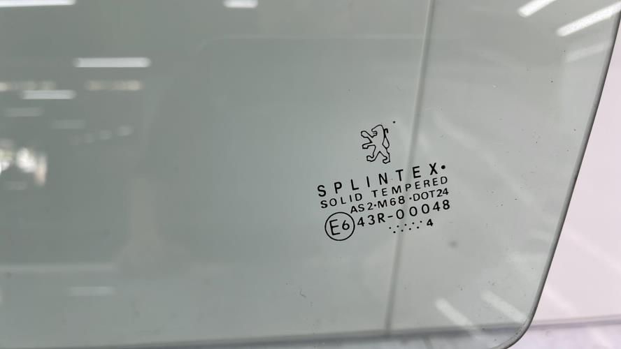 Vitre avant gauche PEUGEOT 307 PHASE 1 Essence