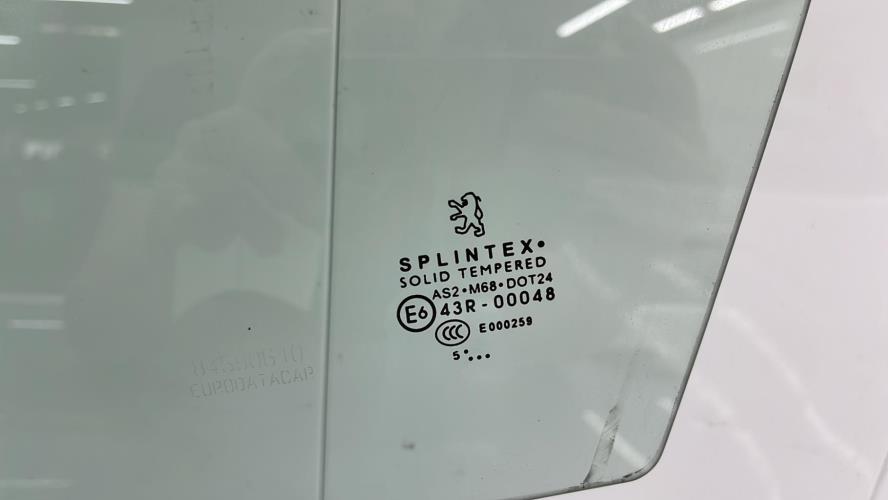 Vitre avant gauche PEUGEOT 307 PHASE 1 Essence