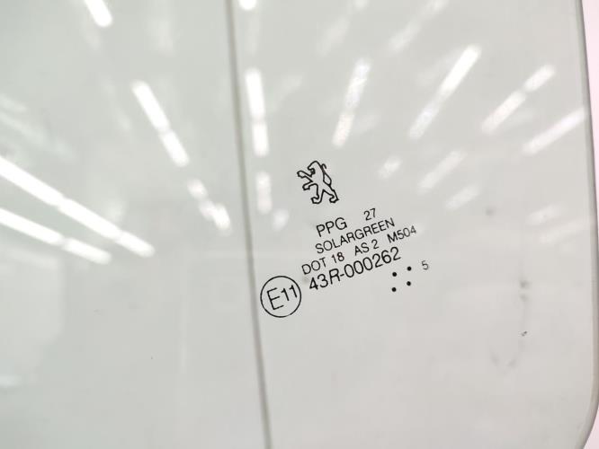 Vitre avant gauche PEUGEOT 407 PHASE 1 BREAK