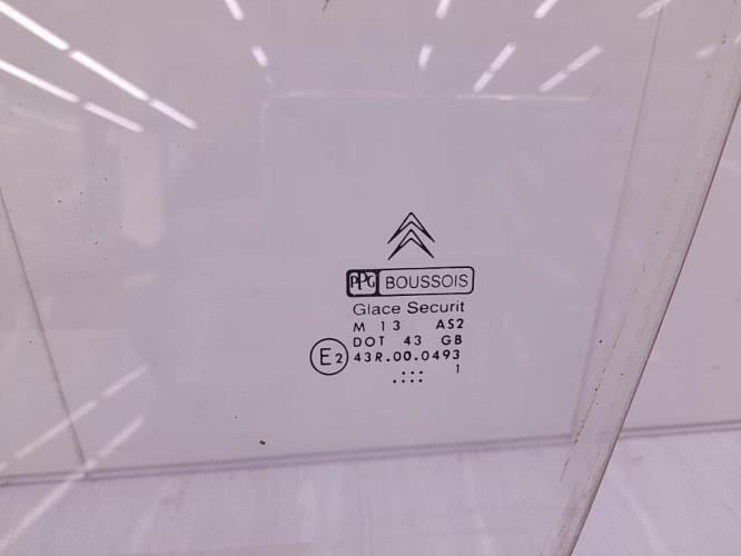 Vitre avant gauche CITROEN AX PHASE 1 Essence