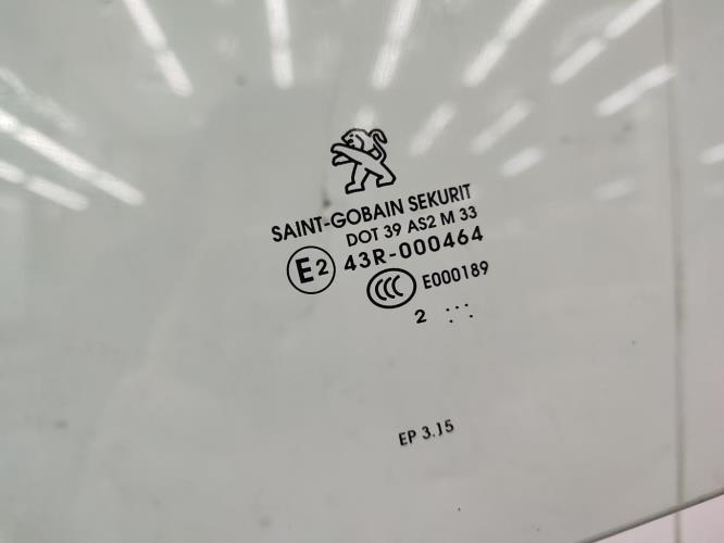 Vitre avant gauche PEUGEOT 208 1 PHASE 1 Diesel