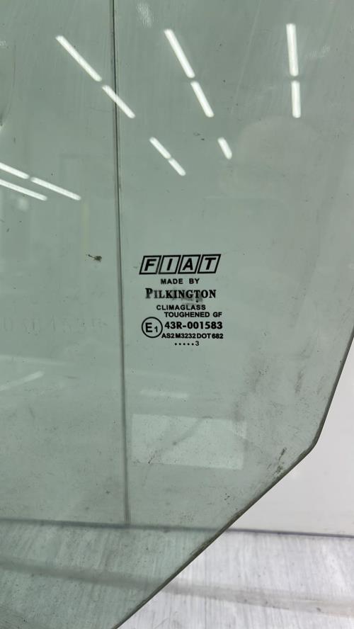 Vitre avant gauche FIAT STILO Diesel