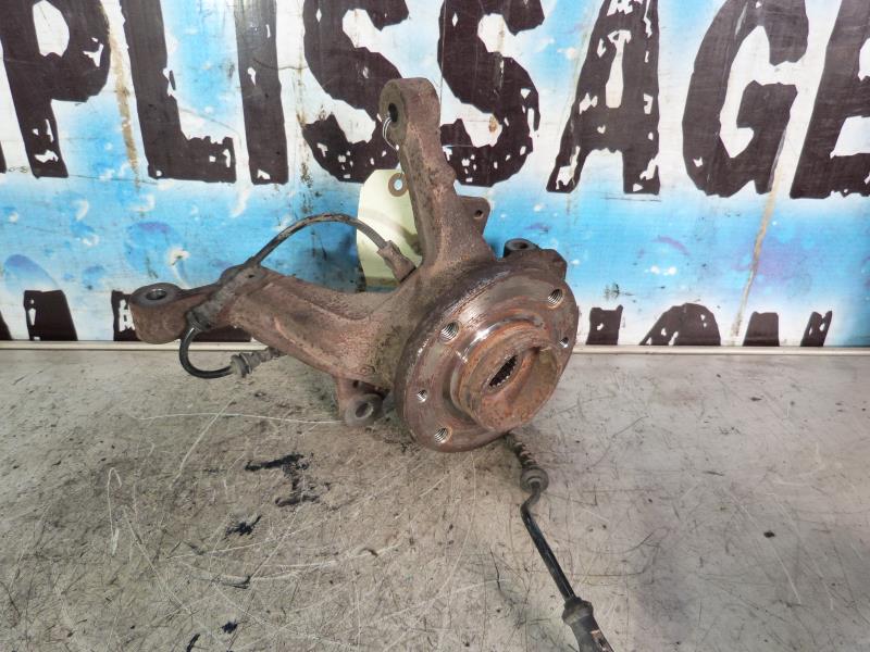 Fusee avant gauche RENAULT CLIO 3 PHASE 1 BREAK Diesel