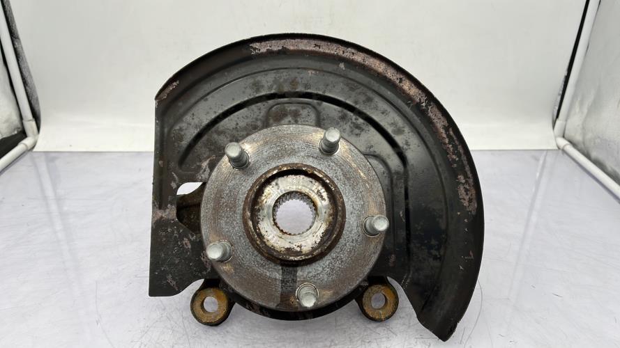 Fusee avant droit NISSAN JUKE 1 PHASE 1 Diesel