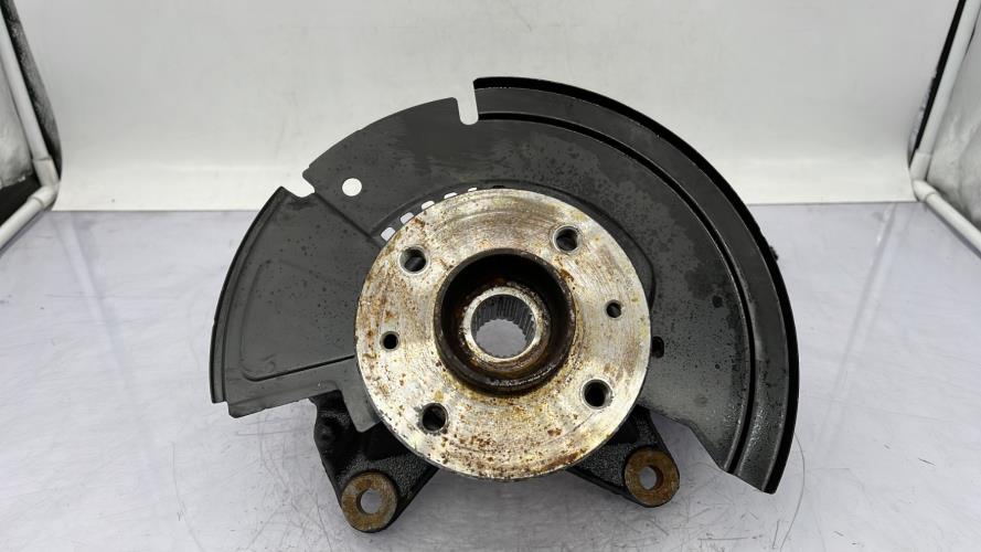 Fusee avant droit RENAULT CLIO 5 PHASE 1 Essence