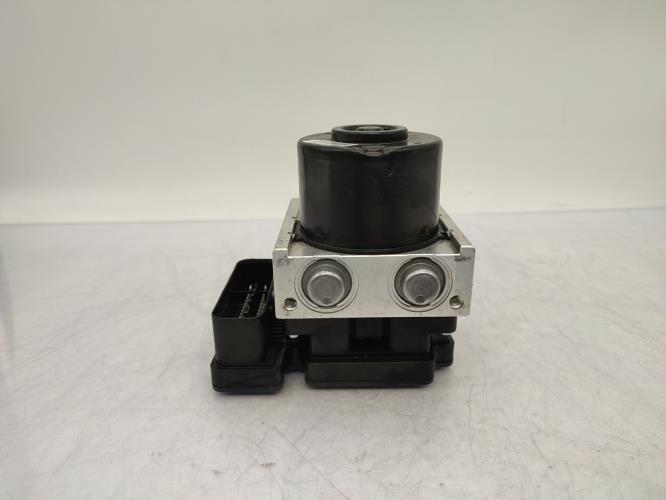 Bloc ABS (freins anti-blocage) TOYOTA YARIS 2 PHASE 1 Essence