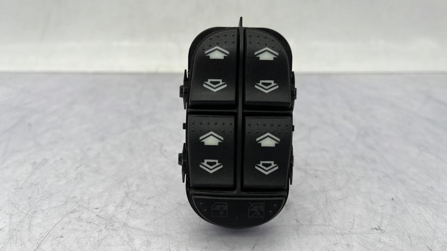 Interrupteur de leve vitre avant gauche FORD FOCUS 1 BREAK Diesel