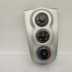Commande chauffage TOYOTA YARIS 2 PHASE 1 Essence