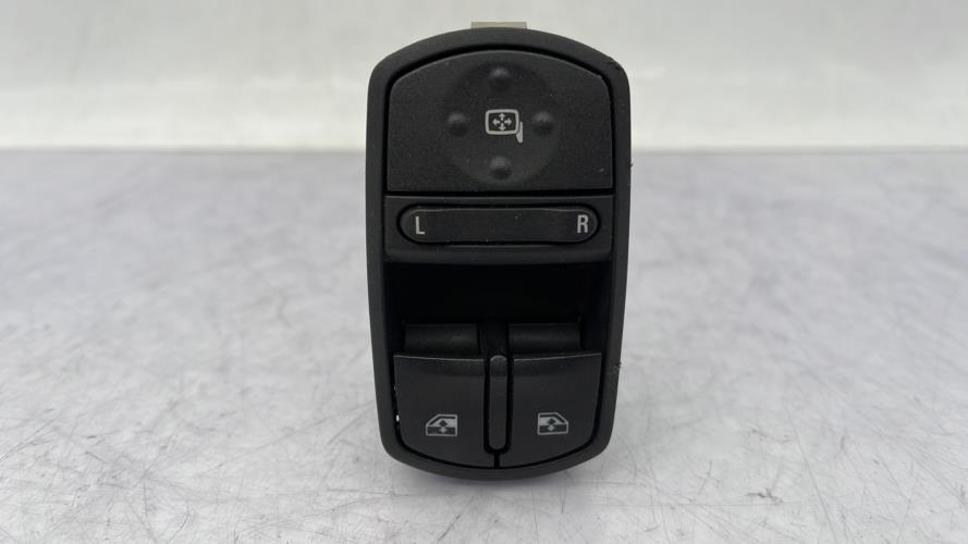 Interrupteur de leve vitre avant gauche OPEL CORSA E Essence