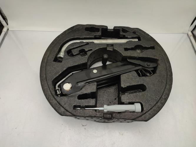 Cric (Ensemble depannage) VOLKSWAGEN GOLF PLUS PHASE 2 Diesel