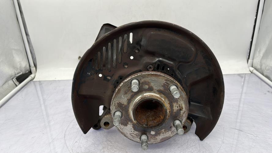 Fusee avant gauche TOYOTA PREVIA 1 Essence