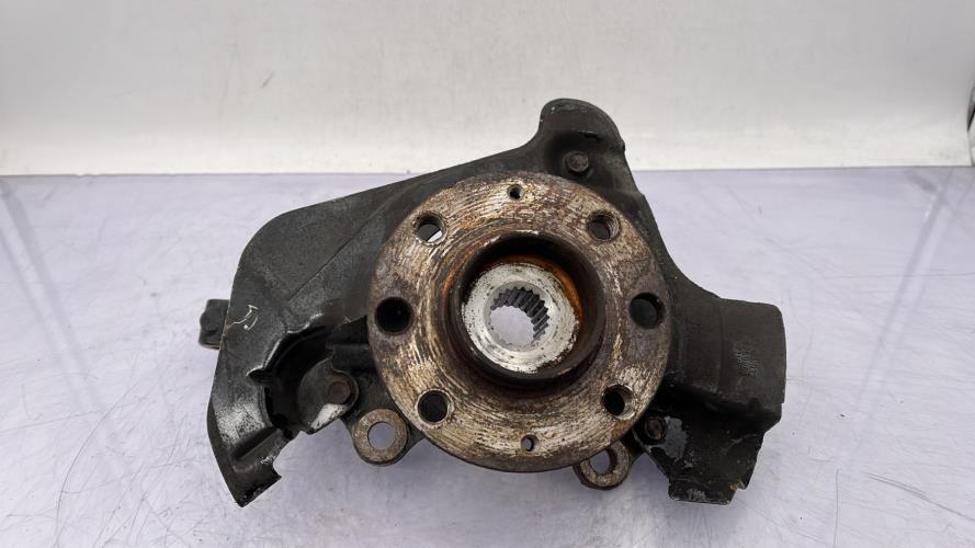 Fusee avant gauche OPEL CORSA E Essence