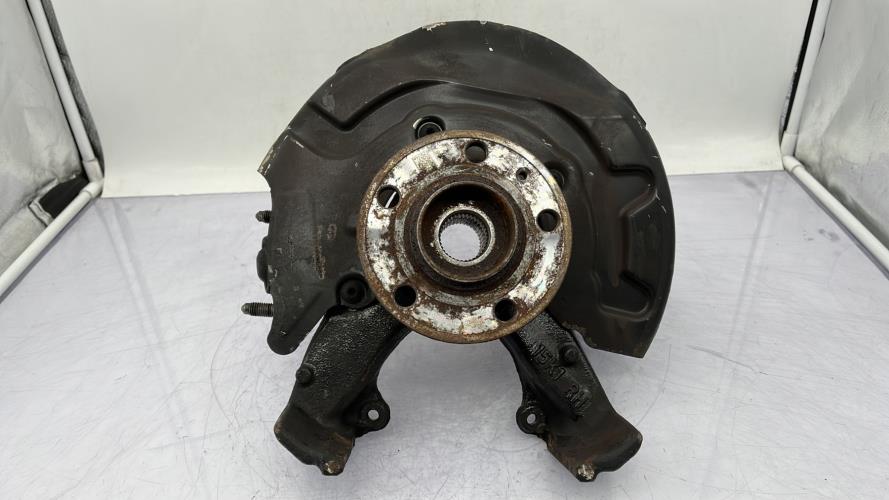 Fusee avant droit VOLKSWAGEN POLO 6 PHASE 1 Diesel