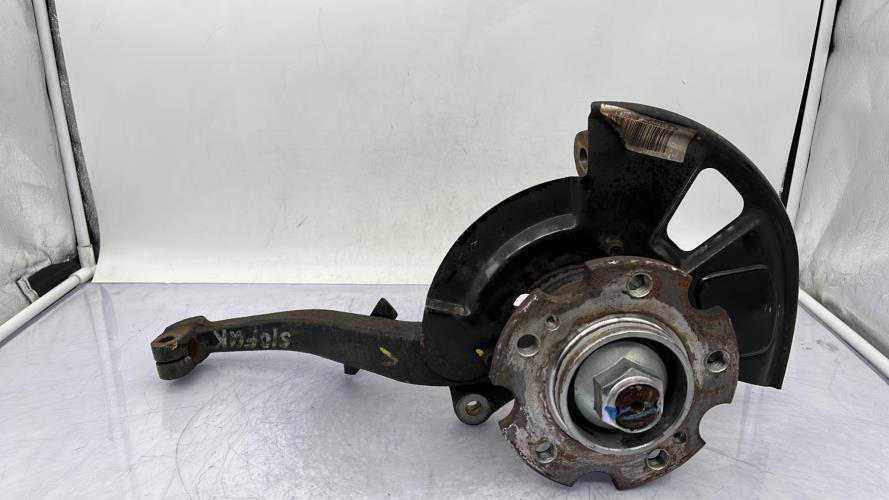 Fusee avant gauche SSANGYONG STAVIC Diesel