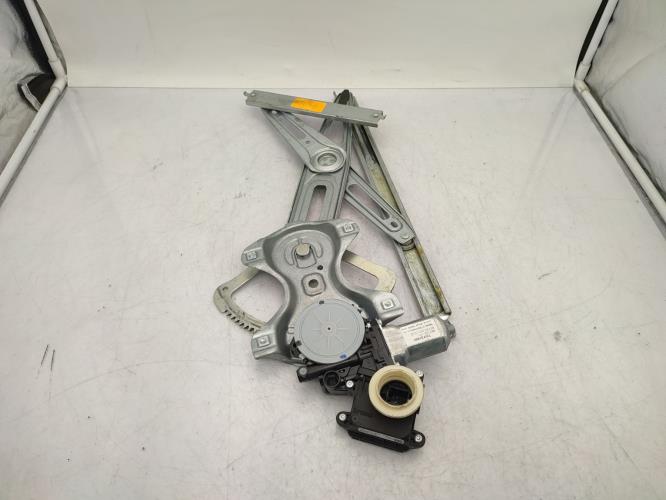 Leve vitre electrique avant gauche TOYOTA YARIS 2 PHASE 1 Essence