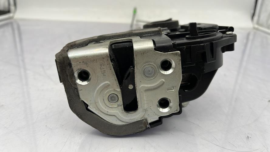 Serrure arriere gauche TOYOTA YARIS 2 PHASE 1 Essence