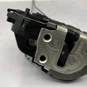 Serrure arriere droit TOYOTA YARIS 2 PHASE 1 Essence