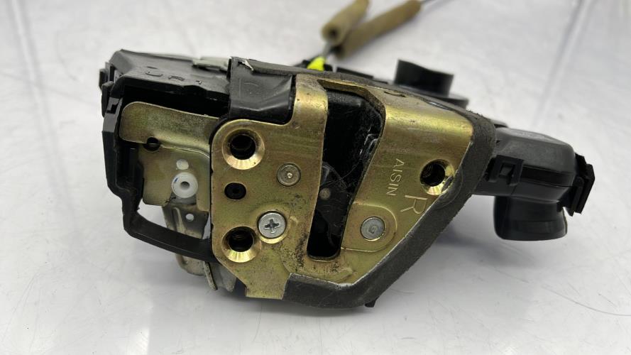 Serrure avant droit TOYOTA COROLLA 10 PHASE 2 Diesel