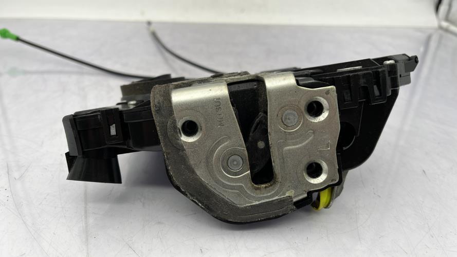 Serrure avant gauche TOYOTA YARIS 2 PHASE 1 Essence