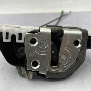 Serrure avant droit TOYOTA YARIS 2 PHASE 1 Diesel