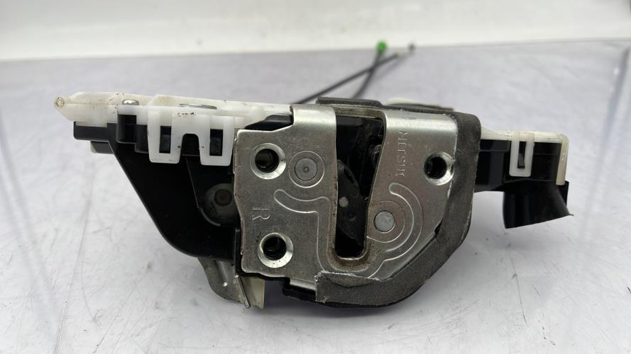 Serrure avant droit TOYOTA YARIS 2 PHASE 1 Diesel