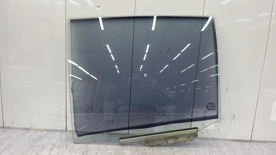 Vitre arriere gauche TOYOTA YARIS 2 PHASE 1 Essence
